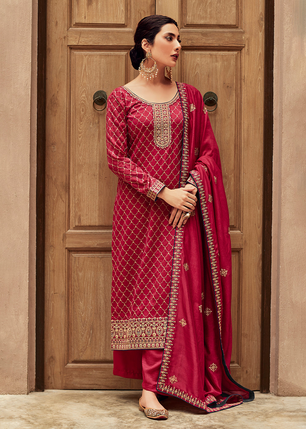 Sonam Bajwa recently set the fashion bar ablaze with her latest glam in a  beautiful embroidered salwar suit - BridalTweet Wedding Forum & Vendor  Directory